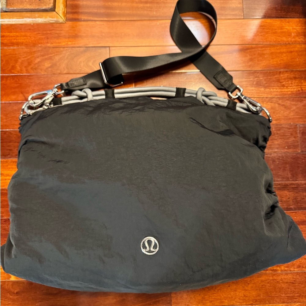 Lululemon Convertible Ruched Crossbody Bag
Large 16L - Picture 6 of 9